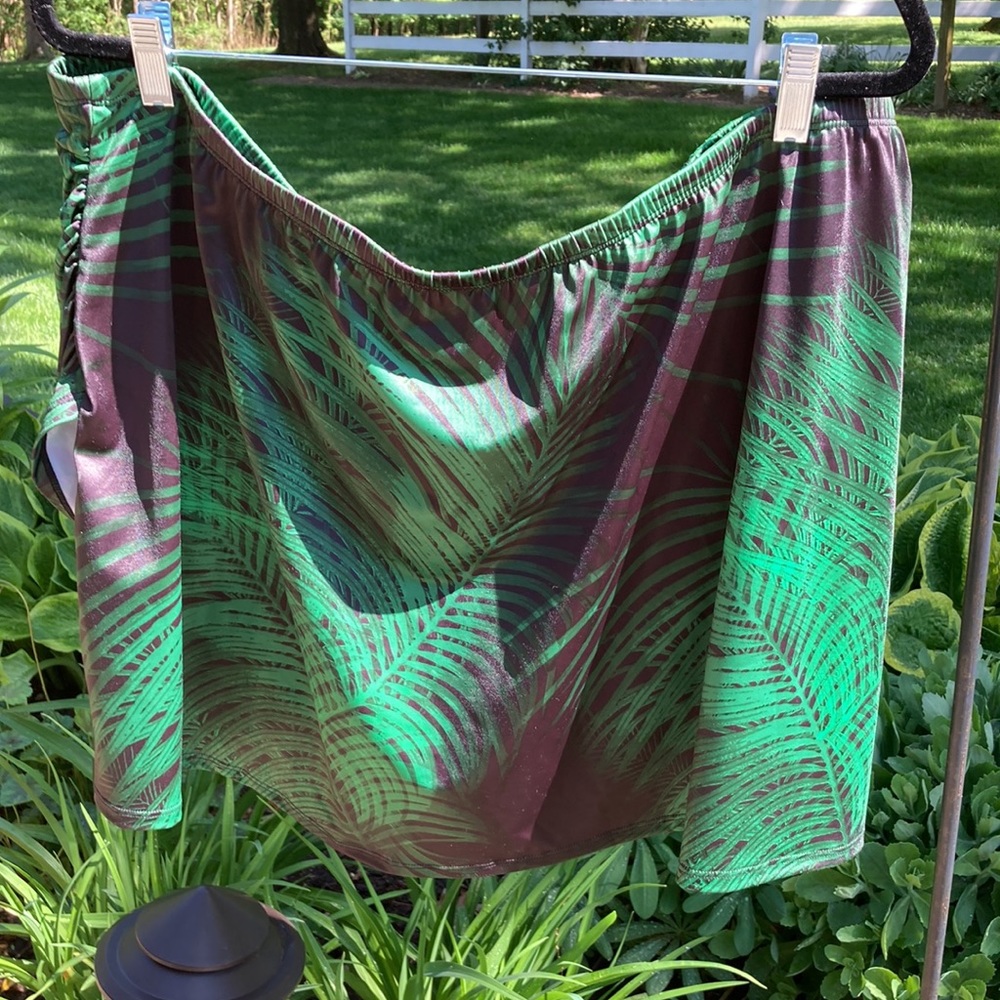 Women’s cacique swim skirt size 28 W green palm leaf. NWOT